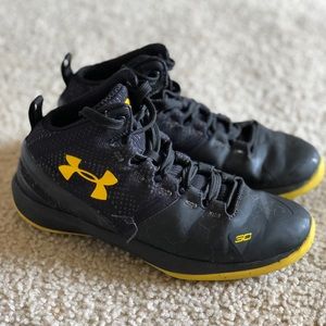 Under Armour Curry 2 boys size 2